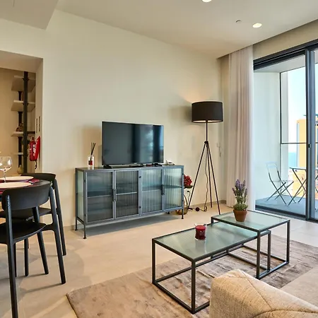 Luxury With Panoramic Sea Views In Mercury Towers *