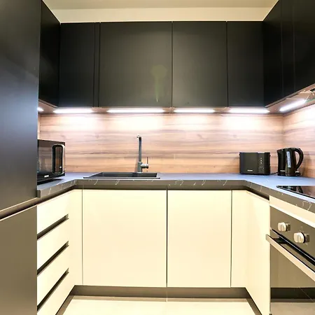 Luxury With Panoramic Sea Views In Mercury Towers *