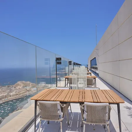 Luxury With Panoramic Sea Views In Mercury Towers Apartment