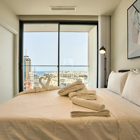 Luxury With Panoramic Sea Views In Mercury Towers *